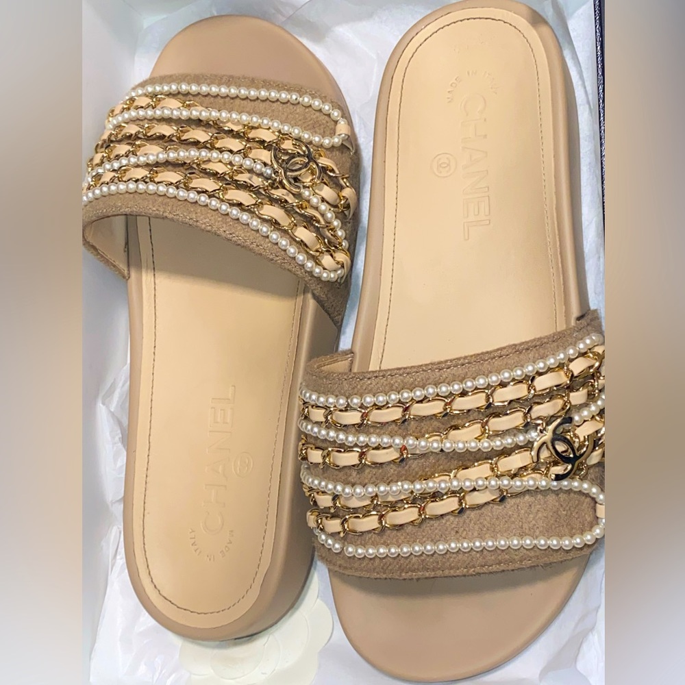 Chanel Tan pearl & lambskin chain slides Size 37 in good condition slightly used
